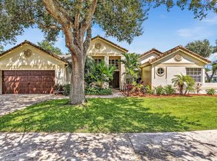 8801 Southern Orchard Rd, Fort Lauderdale, FL 33328