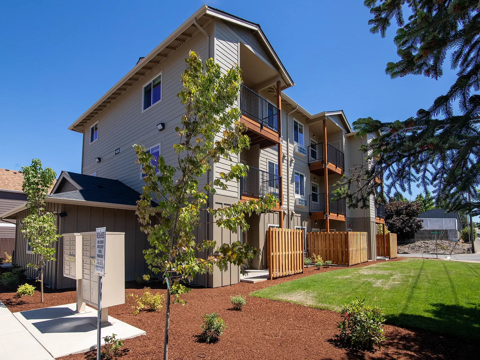 1 bed, 728 sqft, $1,500 — Photo 4