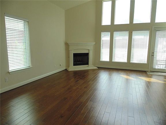 3rd image of 3616 Funston Dr