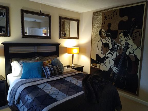 Downstairs master queen bedroom