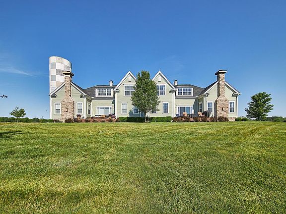 5th image of 8694 Pine Lakes Dr