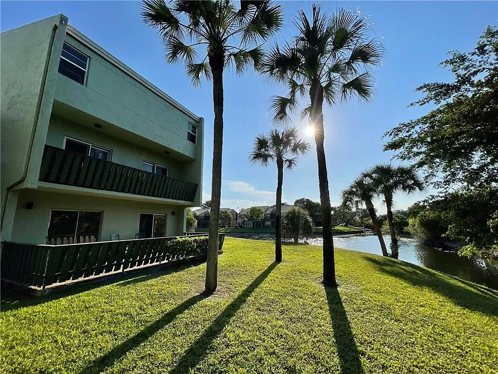 2 bed, 1150 sqft, $2,200 — Photo 4