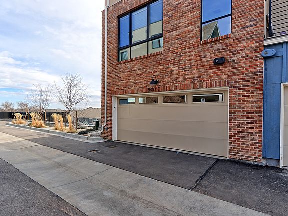 2 car garage, corner unit