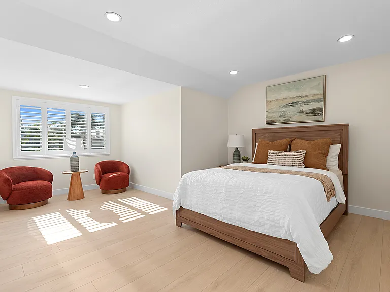 9851 Cloverdale Ave — Photo 6