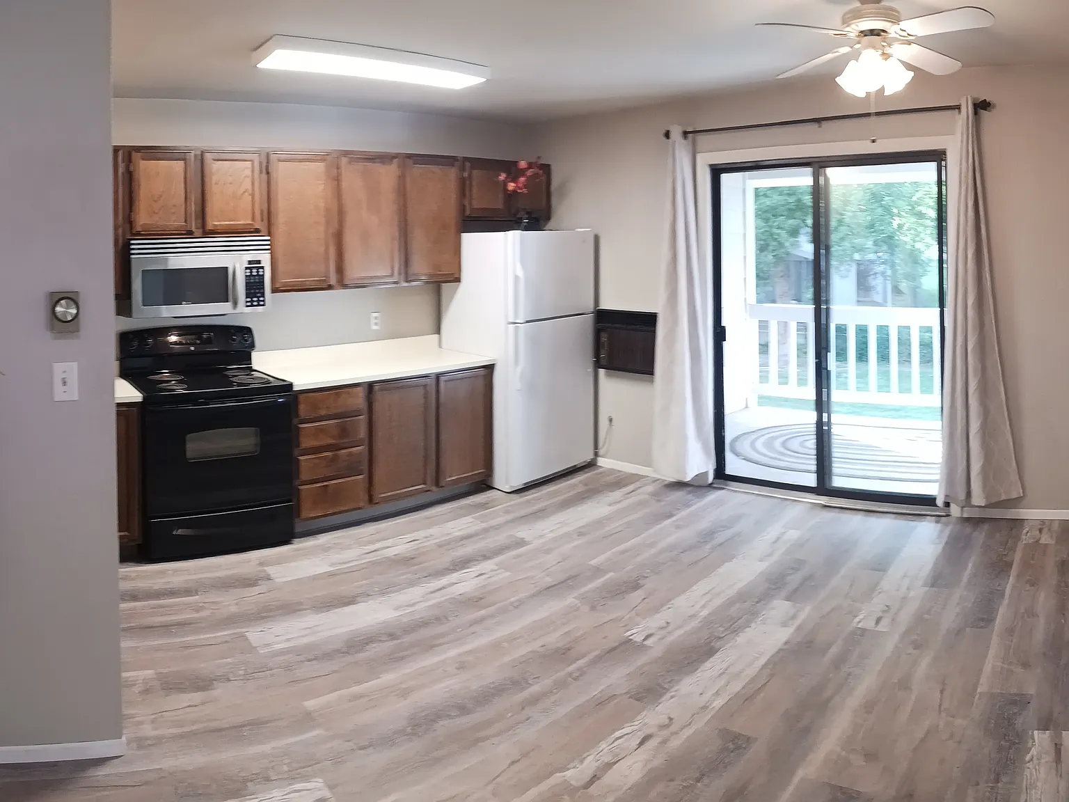 3500 Rolling Green Dr — Photo 2