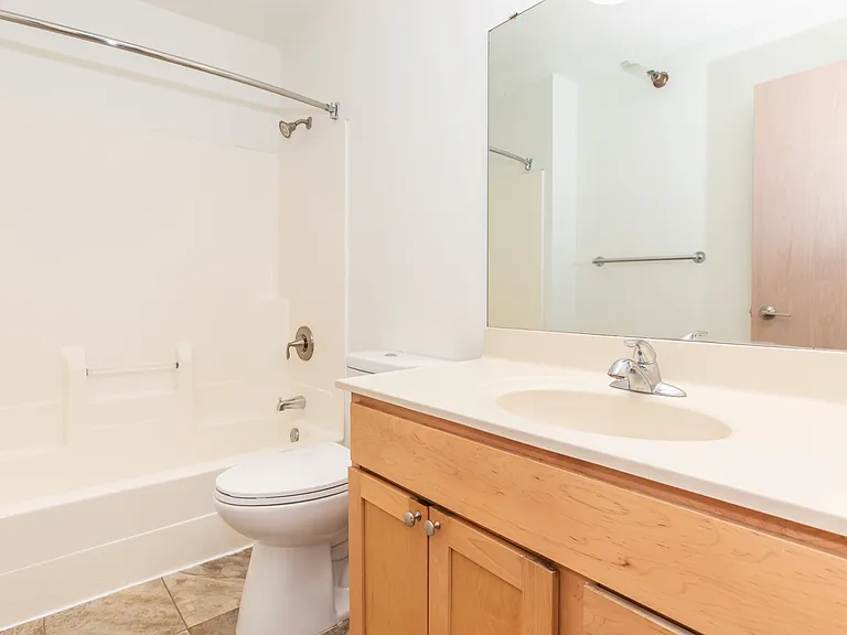 931 41st St NW #207 — Photo 8