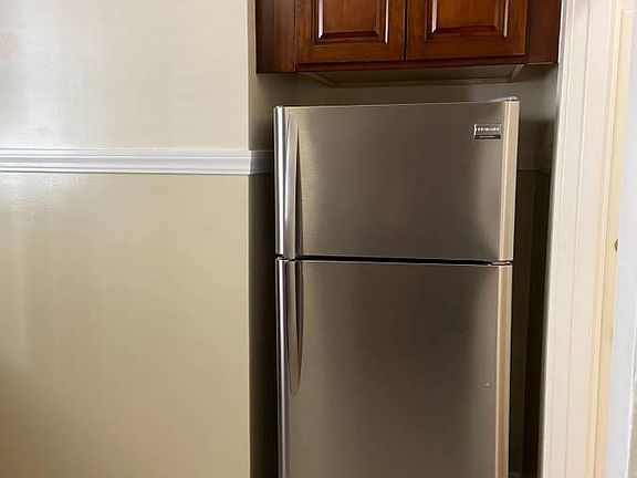 5th image of 1372 Pine St #110