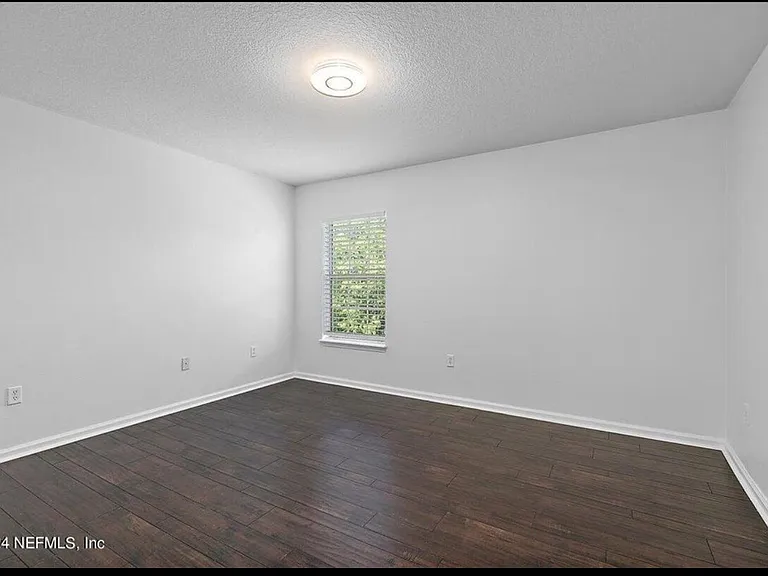 11187 Castlemain Cir W — Photo 6