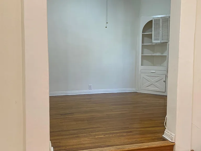 10804 Lindbrook Dr — Photo 3