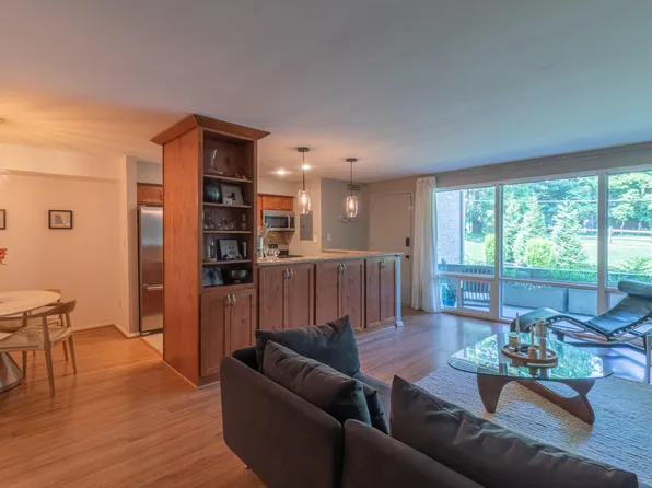 154 Haycock Rd Unit B-3, Falls Church, VA 22046