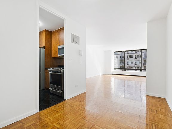 3rd image of 265 E 66th St APT 6D