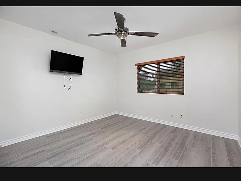 2752 B St #111 — Photo 7