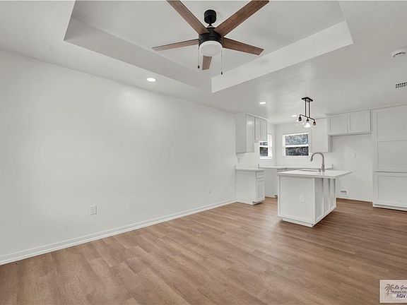 2nd image of 670 W Durham Ave