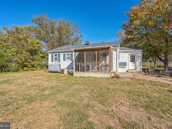 2nd image of 3540 Chateau Dr