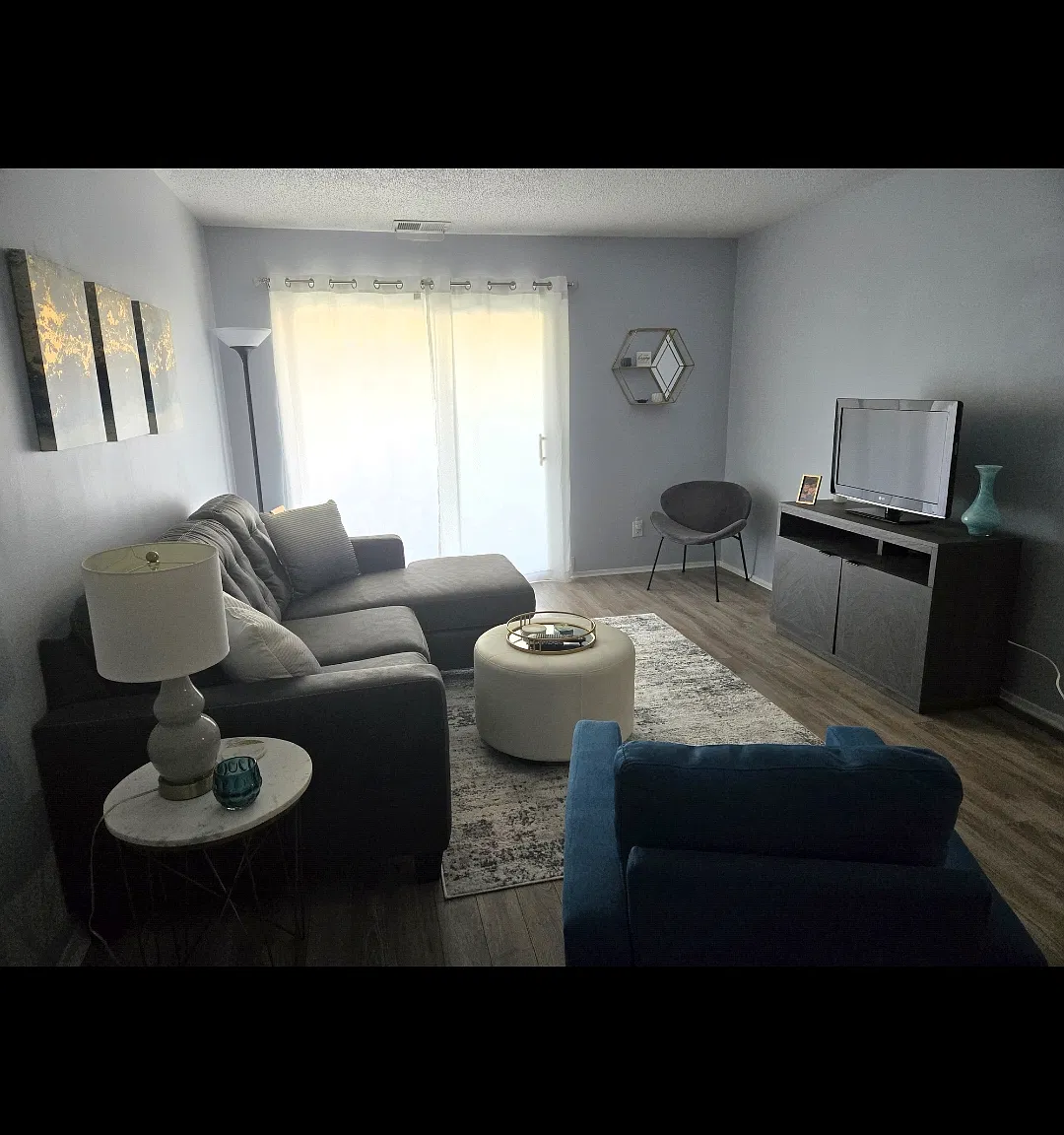 2 bed, 851 sqft, $1,300 — Photo 3
