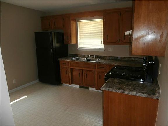 4th image of 417 Beech St APT A