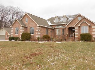 11888 Robinshire St, Temperance, MI 48182