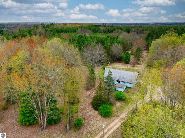 4253 S Garfield Rd, Kingsley, MI 49649