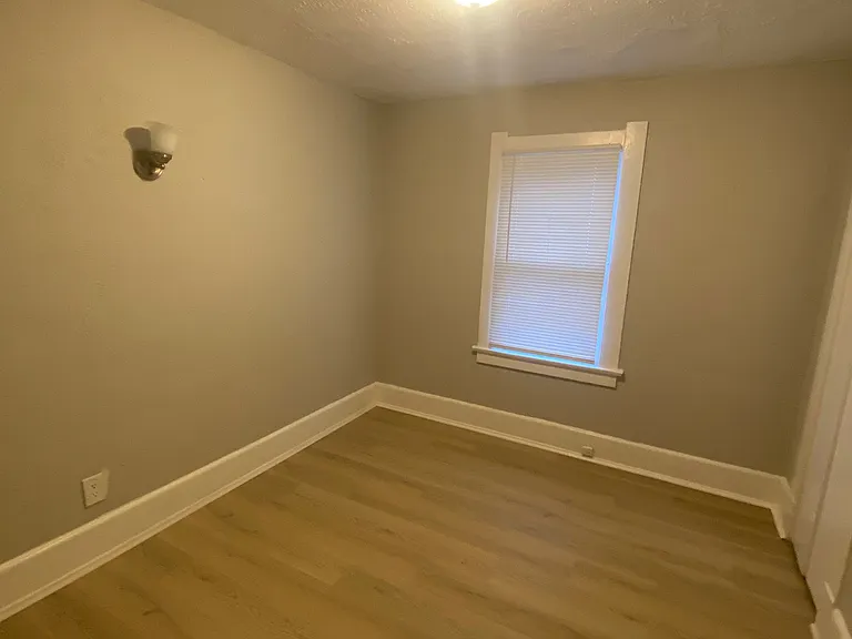 264 E Lake St — Photo 12