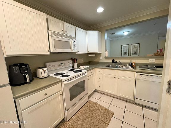 5th image of 3922 Cherokee Woods Way APT 102