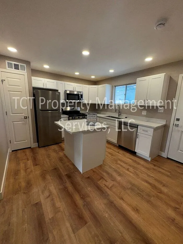 2 bed, 1.0 bath, 713 sqft, $1,595 — Photo 4