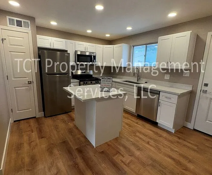 493 E Erie St #B — Photo 4