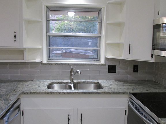 4th image of 221 King Richard St
