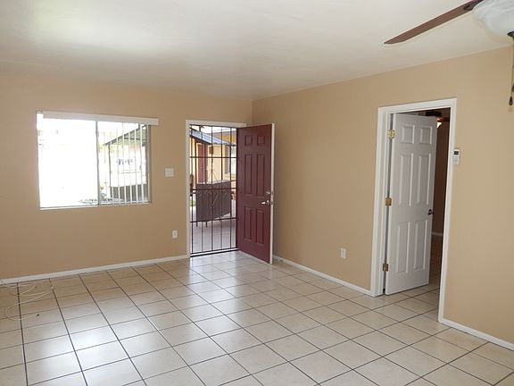 ENTRY-GREAT ROOM