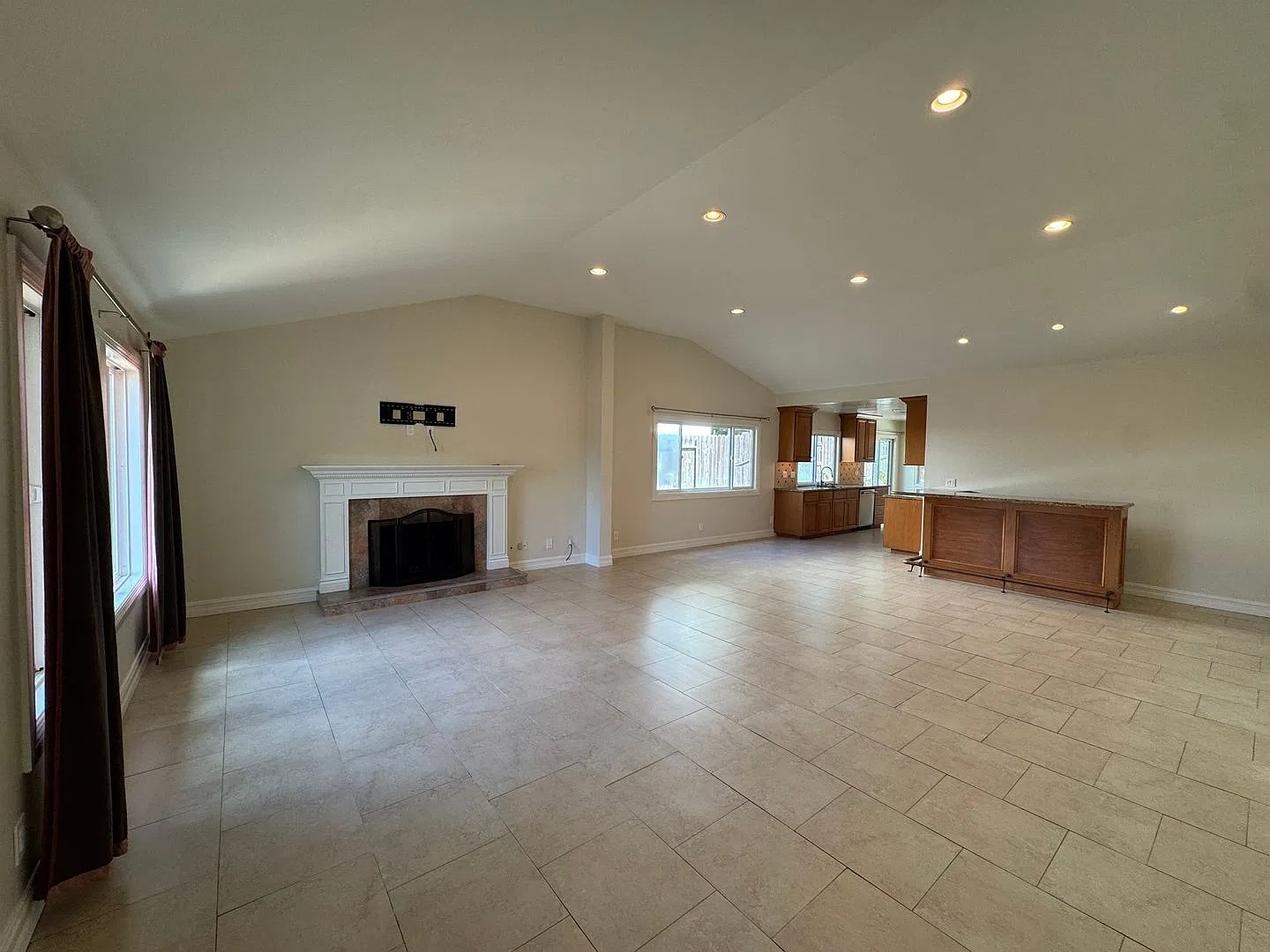 Bright and Inviting 4-Bedroom Home in Thousand Oaks — Photo 3