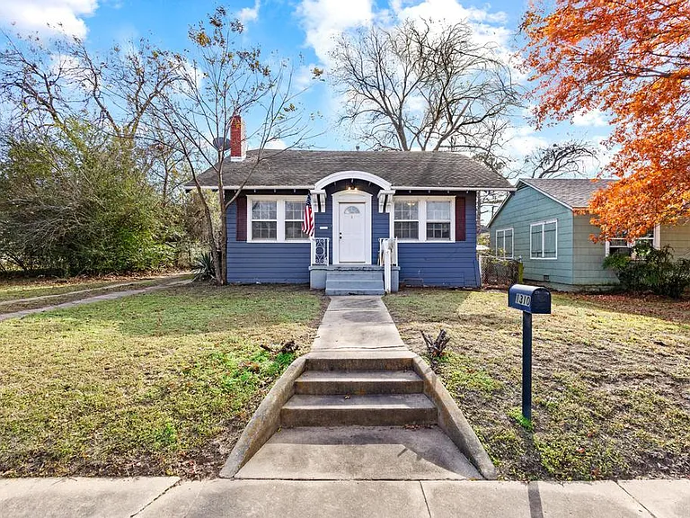 1310 W Morton St — Photo 3