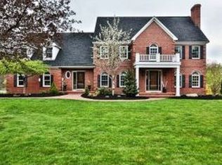 31 Catesby Ln, Bedford, NH 03110