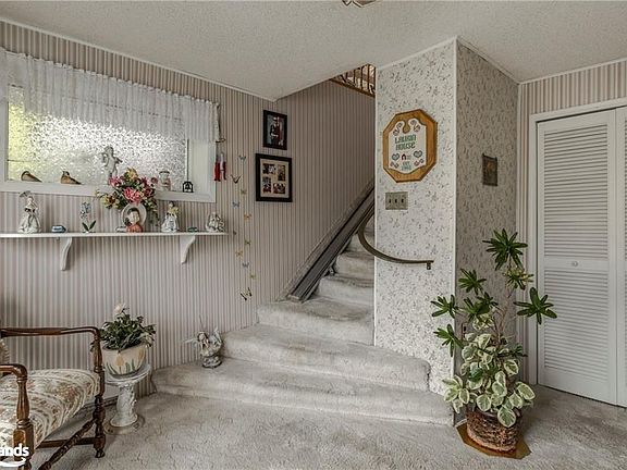 5th image of 586 Dominion Ave