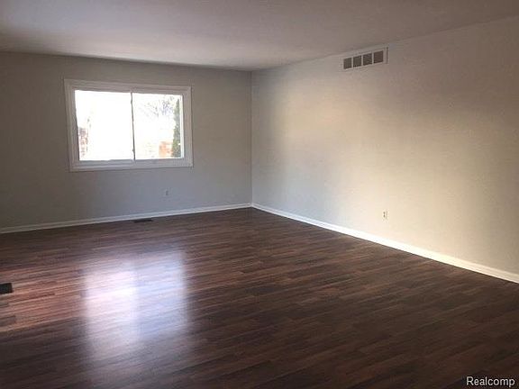 4th image of 160 Billingsgate Ct