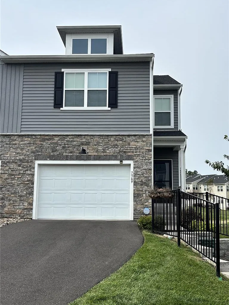 3 bed, 3.5 bath, 2174 sqft, $2,950 — Photo 2