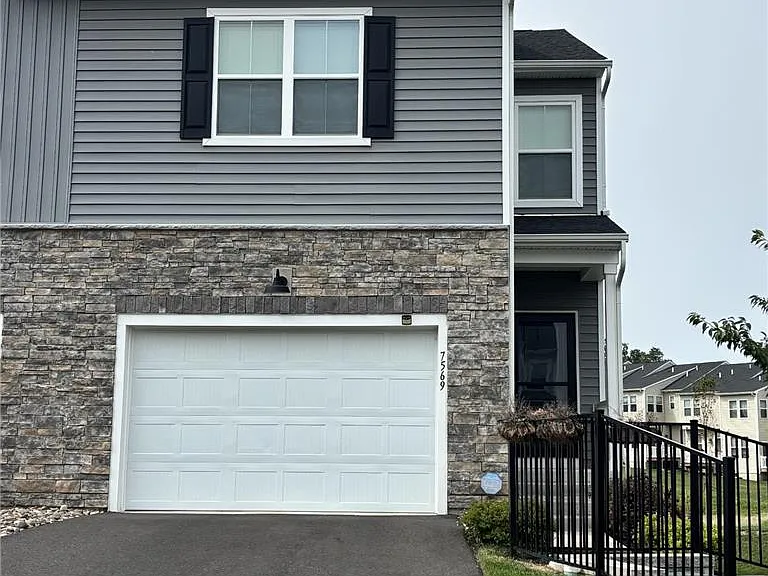 7569 Clayton Ave — Photo 2