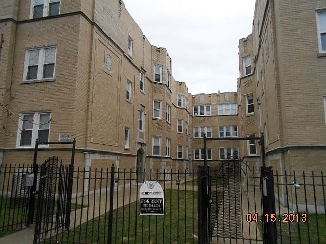 1st image of 6321 N Sacramento Ave APT 2W