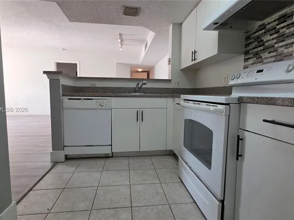 5011 Wiles Rd, Pompano Beach, FL