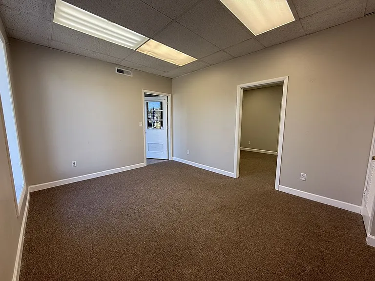 311 N Jackson St — Photo 9