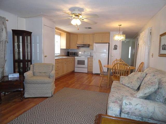 1st image of 644 Poinsettia Dr #644