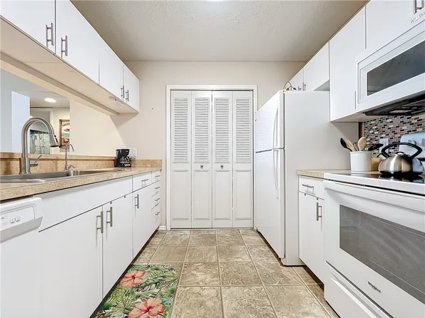 46 Plantation Dr APT 203, Vero Beach, FL 32966