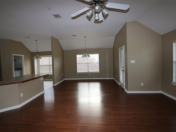 5th image of 1340 Lake Forest Dr