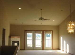 5103 Sweet Water Cir, Waterloo, IA 50701