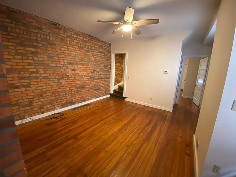Hunter Ave 884-886 NCR — Photo 3