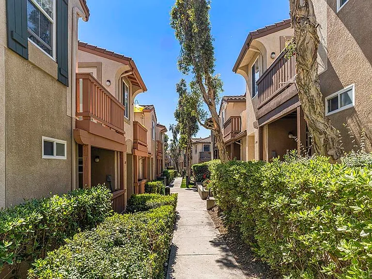 6113 Paseo Granito — Photo 3