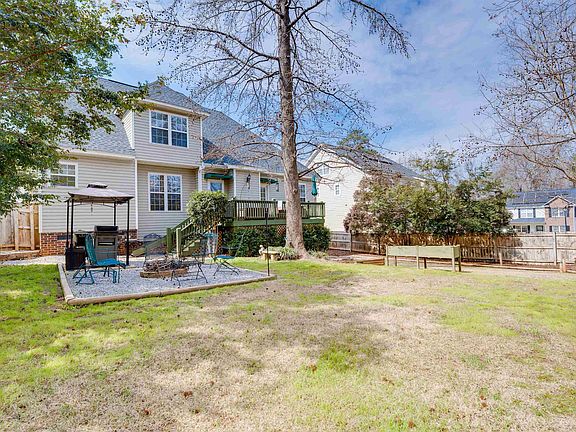 3rd image of 105 Moontide Ct