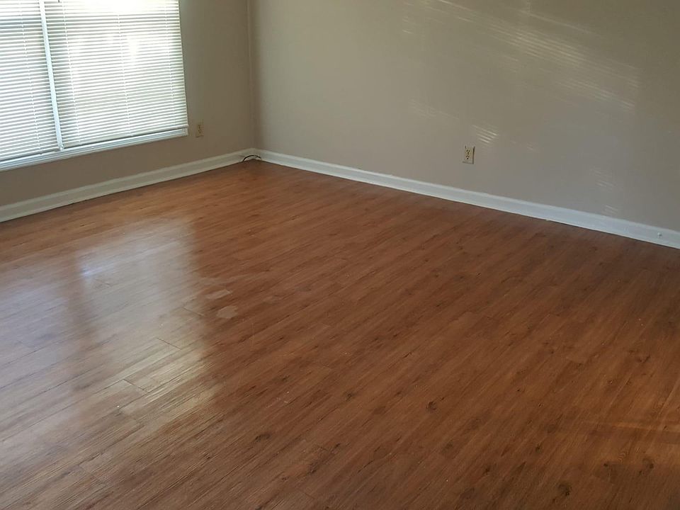 1st image of 398 Patrick Henry Ct