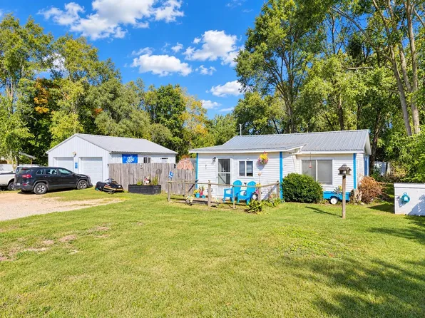640 W Surrey Rd, Farwell, MI 48622