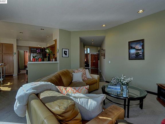 5th image of 32482 Monterey Dr