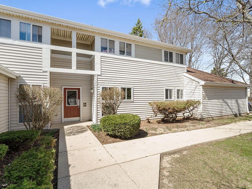 1st image of 863 West Puetz ROAD