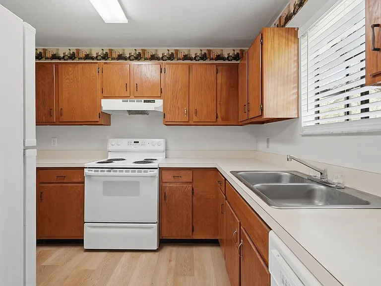 2300 SW 43rd St #C3 — Photo 9